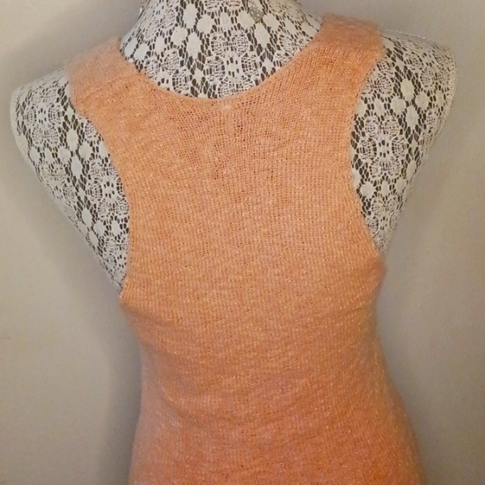 🌸Women's Gorgeous Pink/Peach FP V Neck Sweater Tank - Picture 6 of 10